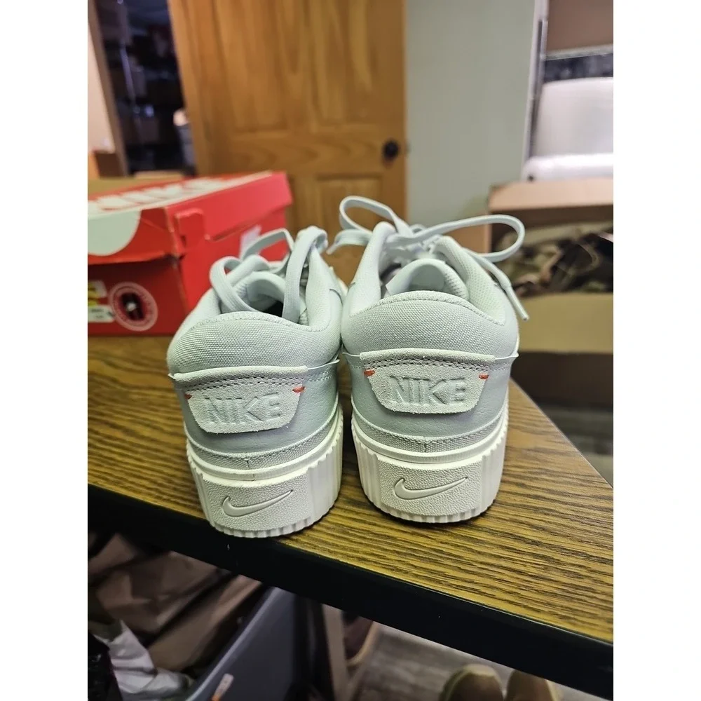 Nike court legacy